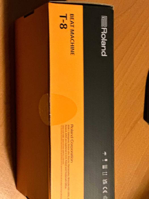 Roland Aira J6 T8