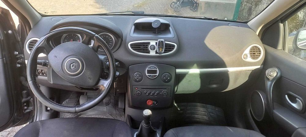 Renault Clio 2006 completo.
