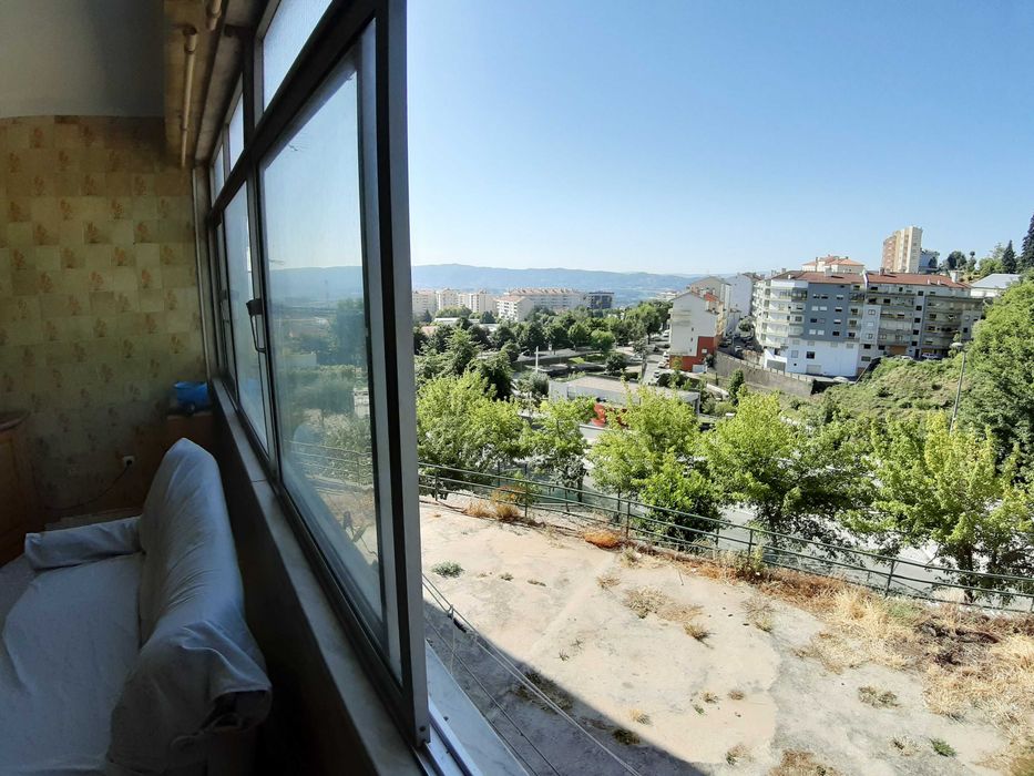 INVESTIDORES! Apartamento T4 a 100m da Universidade da Covilhã