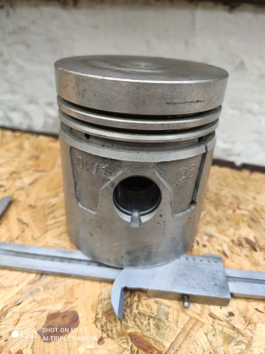 Продам поршень газ 52, 53 новые