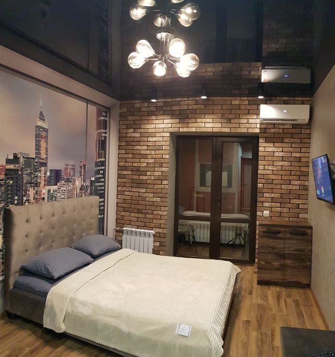 Сдаем 1к.кв.посуточно и почасово.Холодная Гора.Кондиционер. Балкон