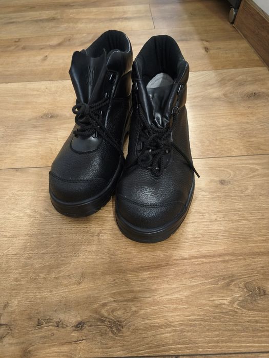 Nowe buty robocze stalkapy