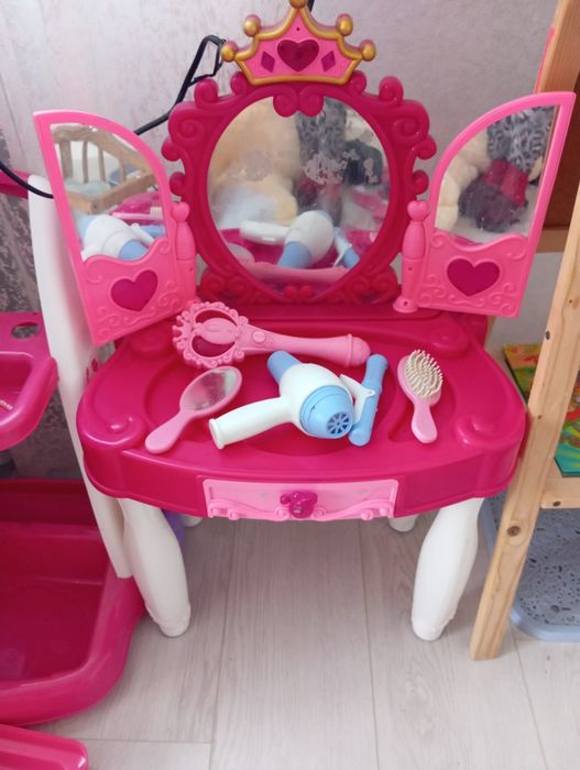 Трюмо,дзеркало для дівчинки безкоштовно