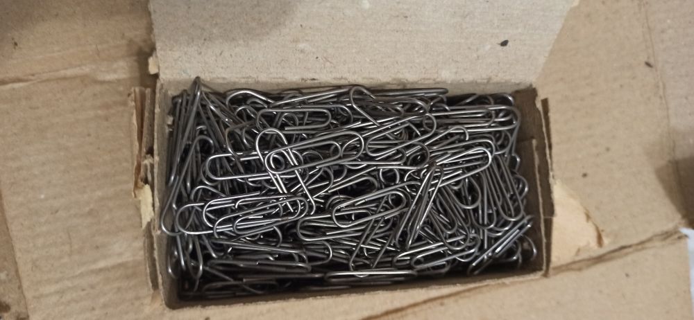 Скрепки канцелярские.