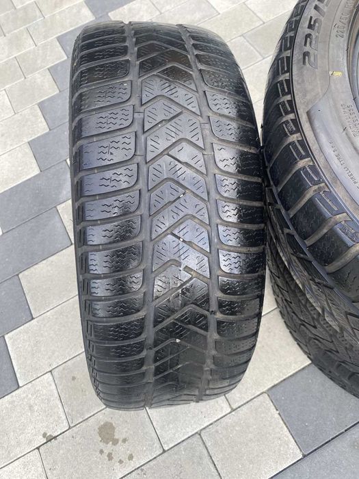 Продам зимні колеса Pirelli SOTTOZERO 3  225/50/R17