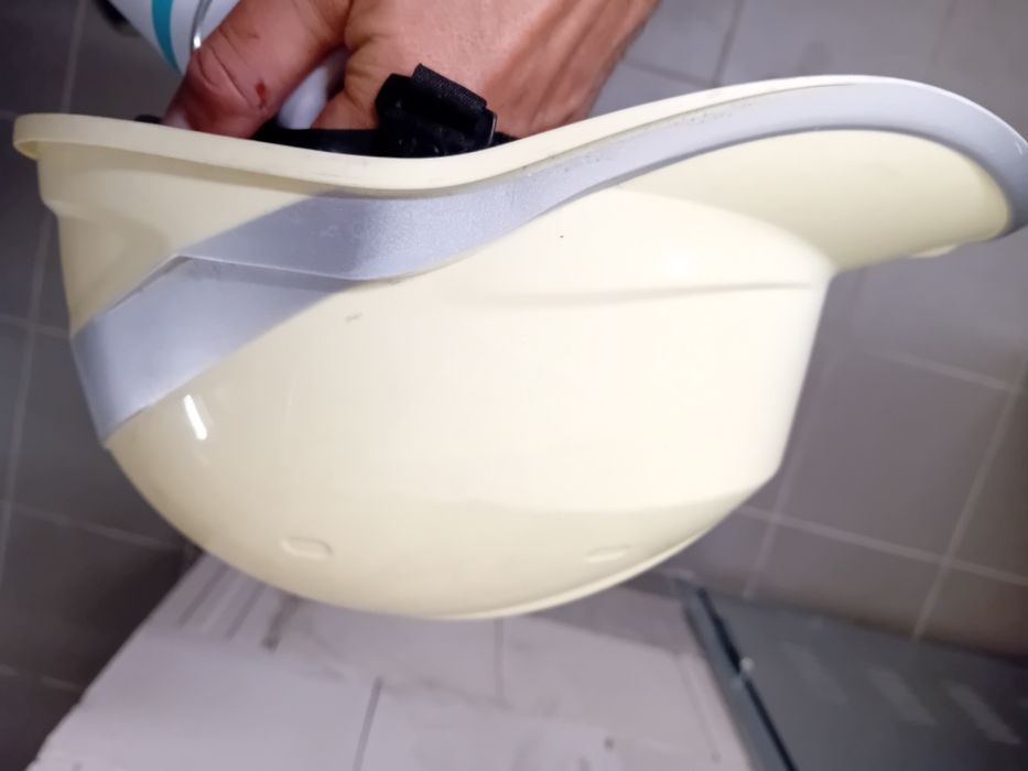 Kask budowlany używany