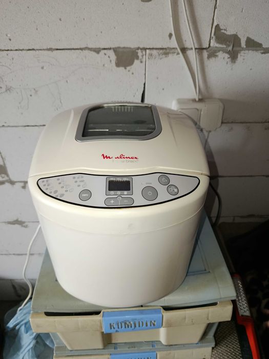 Хлебопечка Moulinex.