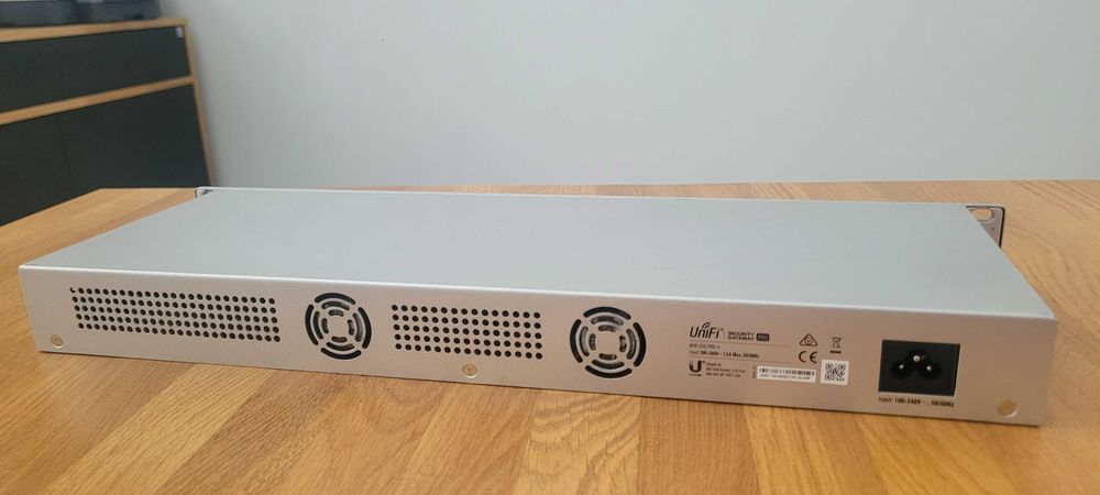 Sprzedam Security Gateway Unifi USG-PRO-4