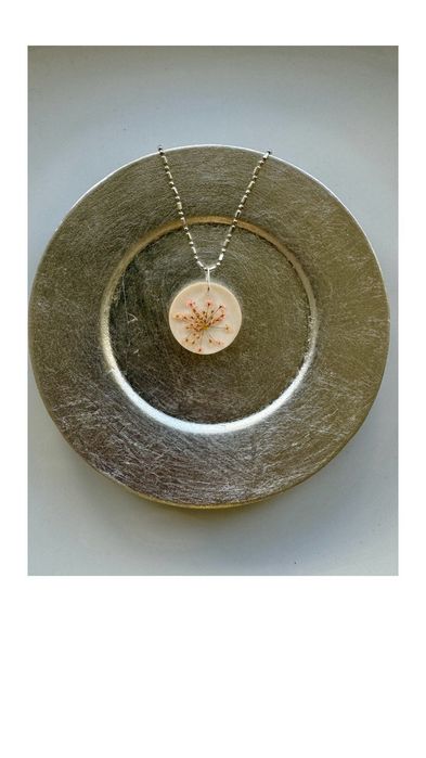 Zawieszka „fleur atomique” biżuteria handmade żywica srebro
