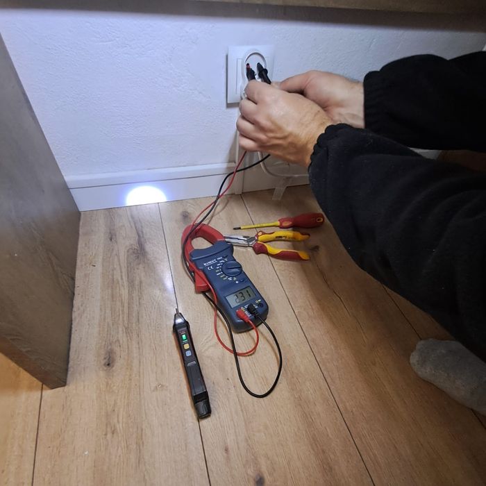 Malowanie + Elektryka.