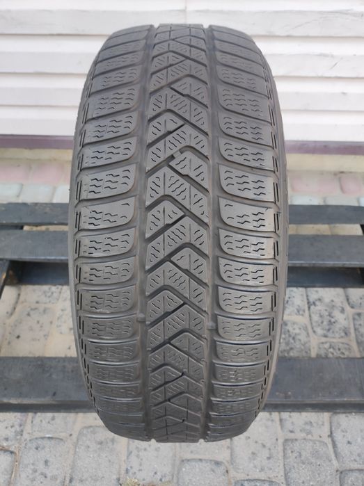 205.55.17 jedna opona Pirelli Sottozero 3