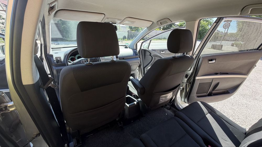 Toyota Corolla  Verso 2005