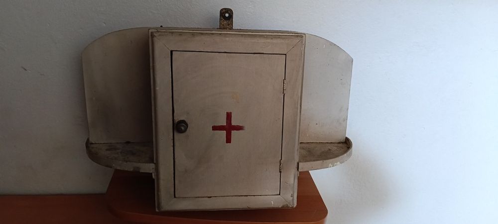 Armário vintage ( + de 60 anos )