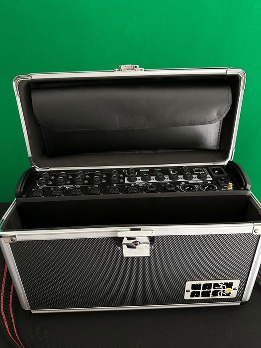 RCF M18 Digital Wireless Mixer com Case
