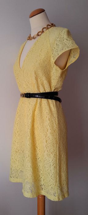 Vestido Zara em renda amarela. Tamanho M