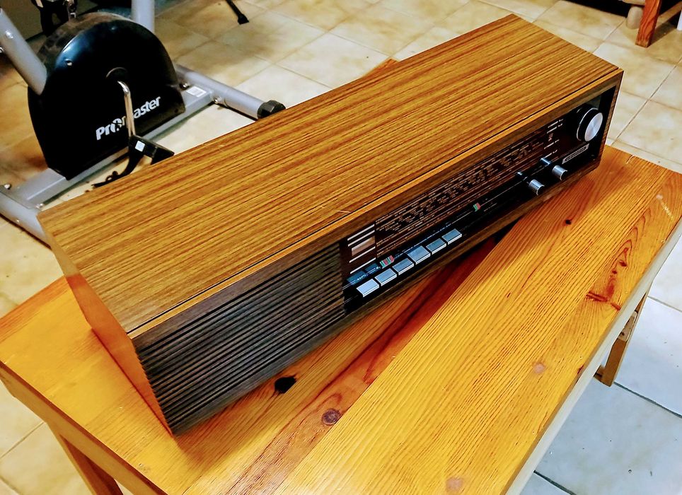 Rádio antigo Grundig RF 153