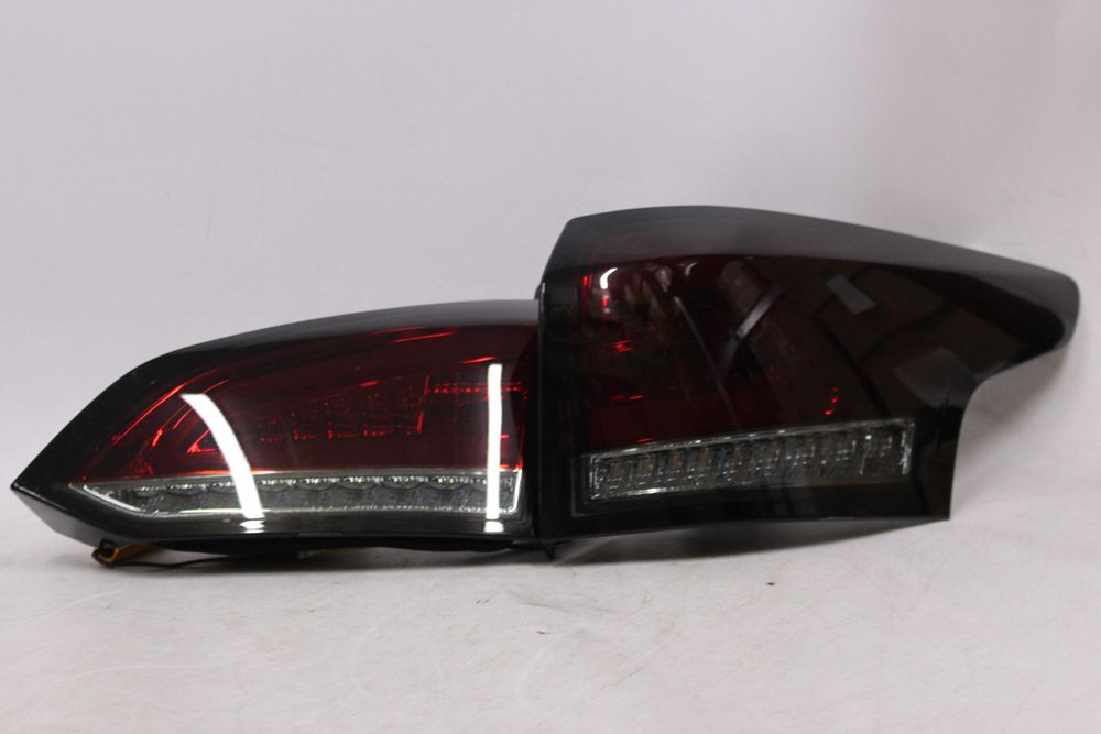 Lampy tył tylne FORD FOCUS MK3 SW 11-18 Kombi Dynamic RED SMOKE LED