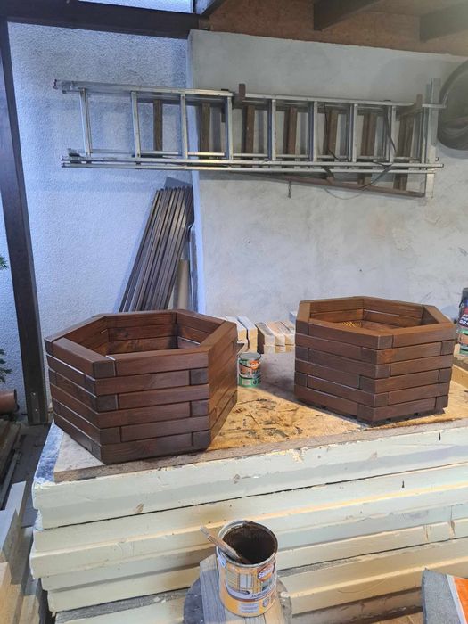 Doniczki drewniane duże