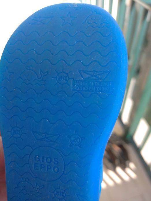 Sandálias da marca Gioseppo tamanho 20