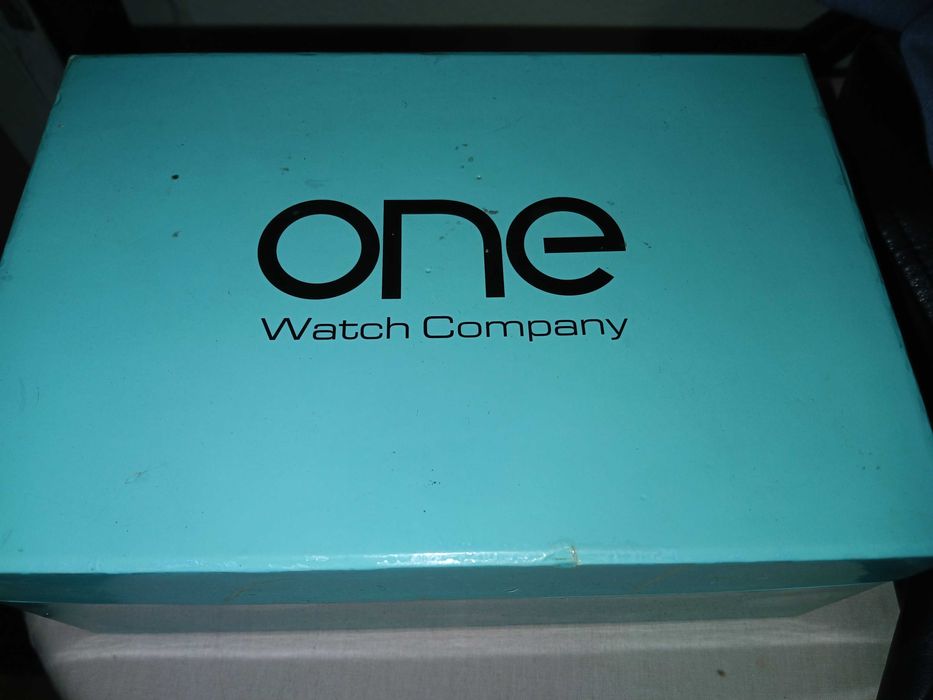 Relógio One com várias pulseiras