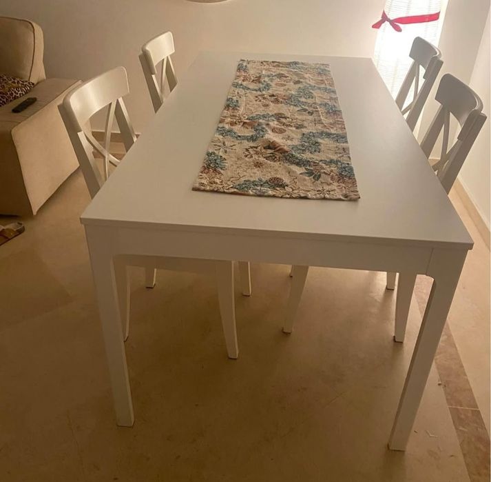 Mesa e cadeiras Ikea