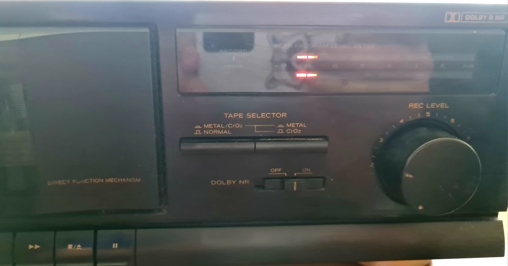 TEAC V-375 касетная дека, в рабочем состоянии.