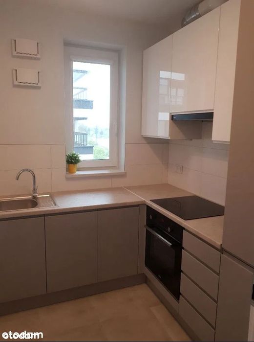 Mieszkanie 36 m² z balkonem i garażem na Pradze-Południe