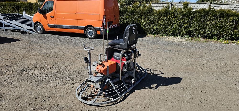 Zacieraczka samojezdna Zacieraczka dwutalerzowa B-MAC BM955-2S barikel