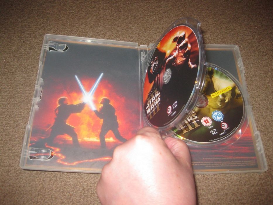 "Star Wars: Episódio III- A Vingança dos Sith" 2 DVDs
