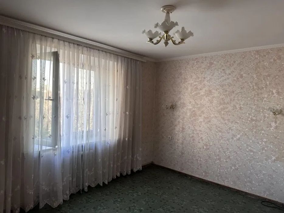 Продам елітну чотирикімнатну квартиру в центрі міста - 125 м².