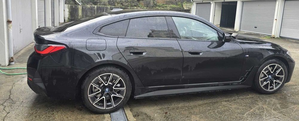 BMW i4 edrive40 Preto