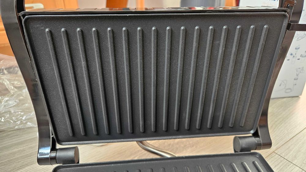 Grill elektryczny BerlingerHaus Opiekacz dwustronny Panini BH-9061