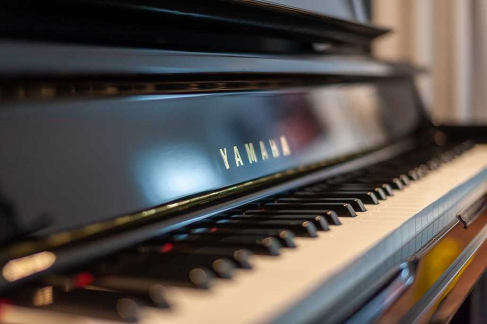 Pianino akustyczne samogrające z systemem Disklavier Yamaha YU5SXG