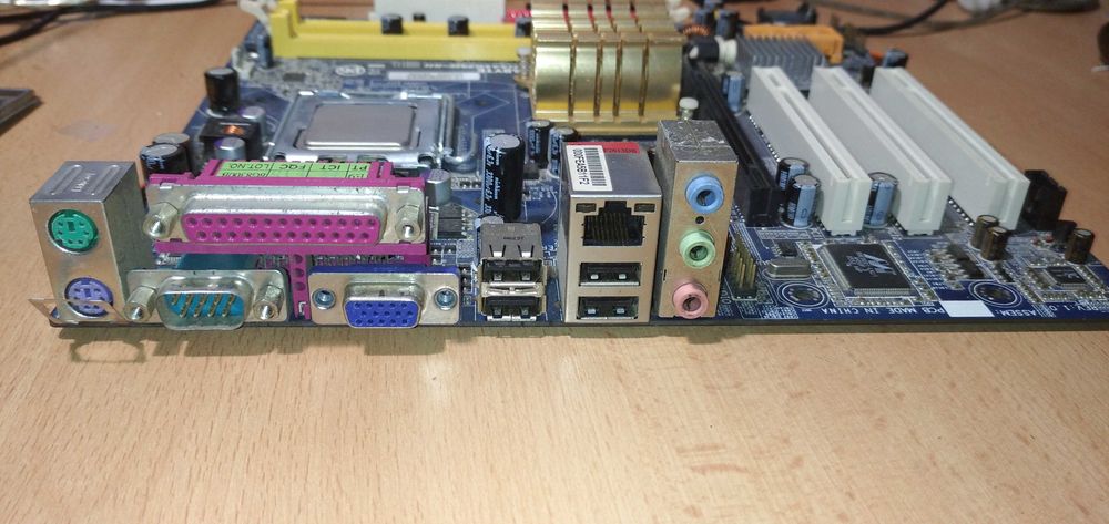 Материнская плата Gigabyte GA-8I945GZME-RH/775 +Pentium Dual Core+3гб