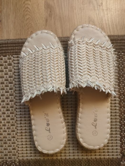 Beżowe klapki plecione, damskie,