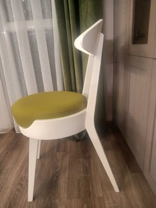 Sprzedam cztery krzesła