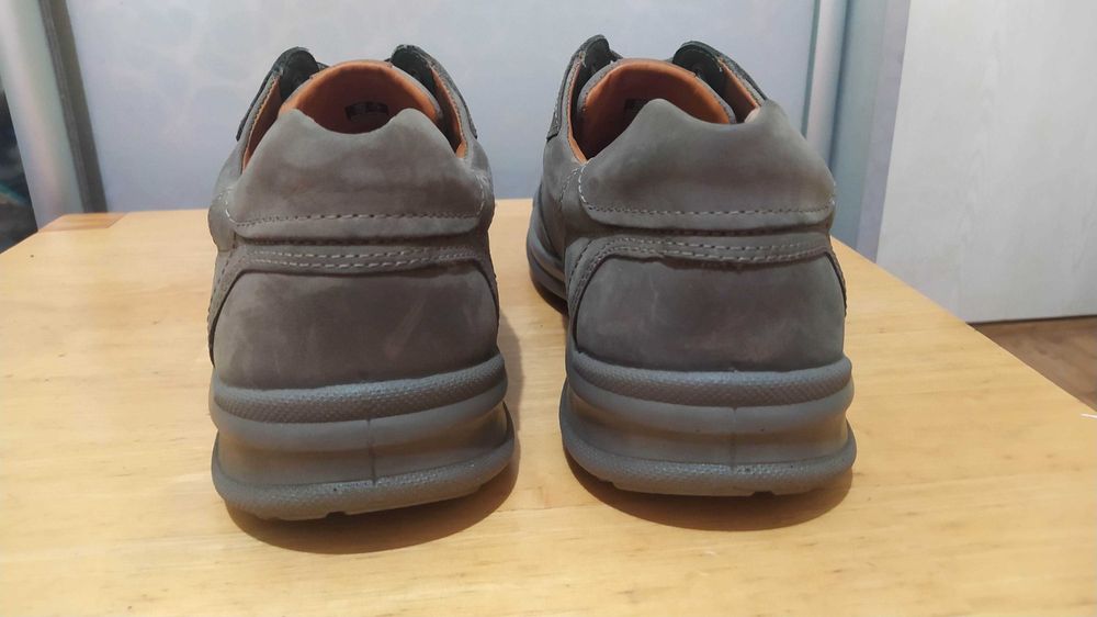 Ecco - шкіряні кросівки туфлі