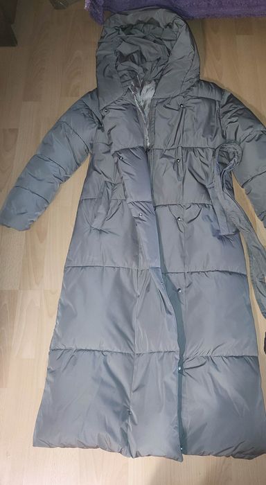 Зимовий довгий пуховик
