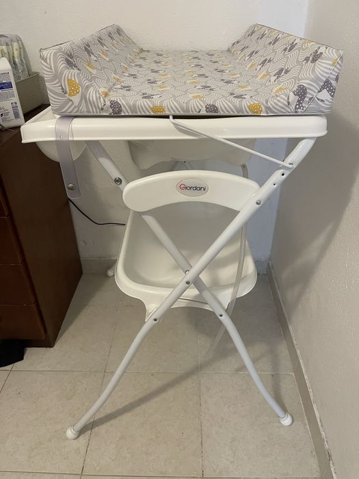 Muda fraldas com banheira Giordani