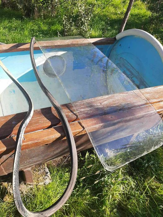 Ветровое стекло ГАЗ-53 с уплотнителем.