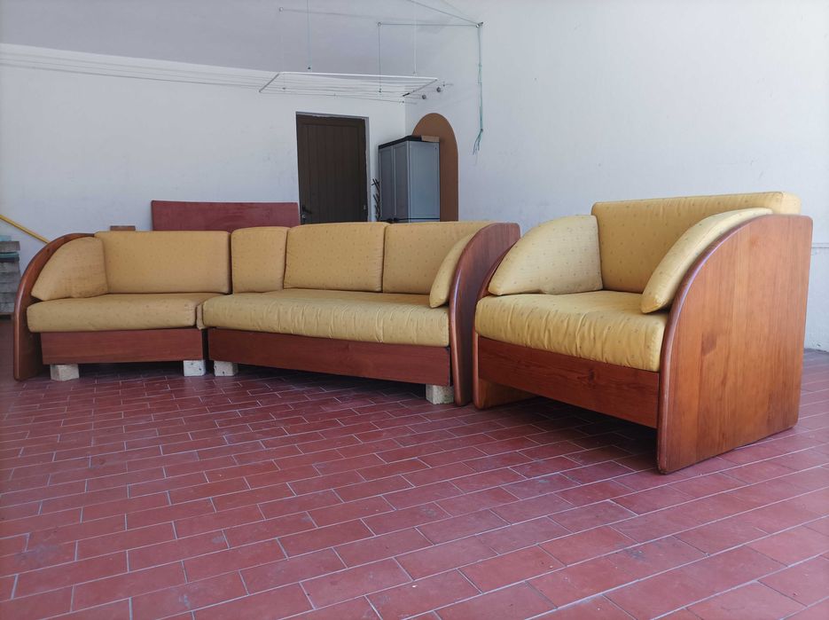 Sofás e mesa de apoio