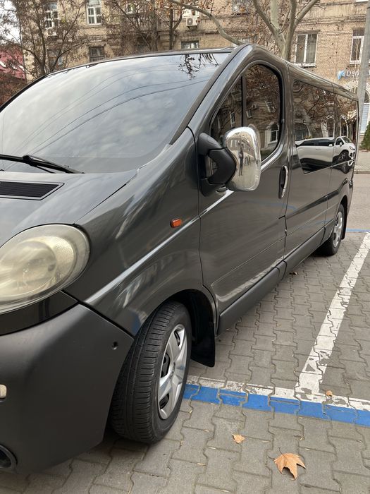 Опель Віваро 2003 року в гарному стані