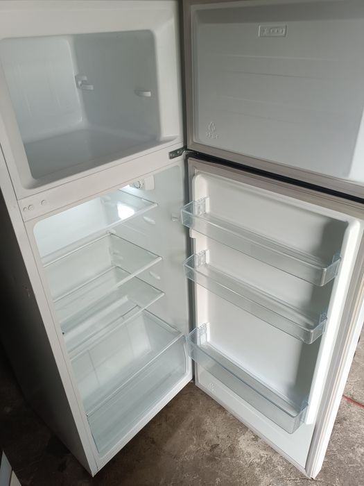 Lodówka Hisense 140