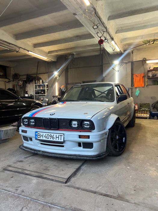 Продам BMW 30 2.8