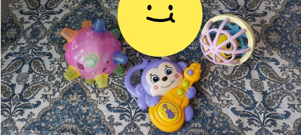 Музичні іграшки для немовлят. Мавпочка з гітарою. М'ячик стрибунець. Брязкальце.