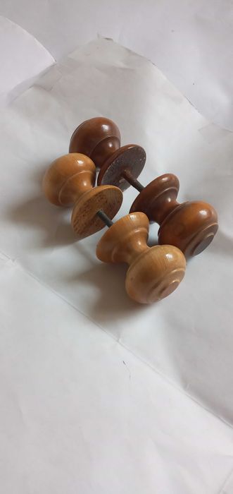 Ручка кнопка дерево лакированная