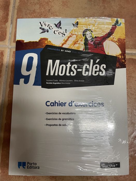 Caderno de exercicios Francês 9ºano