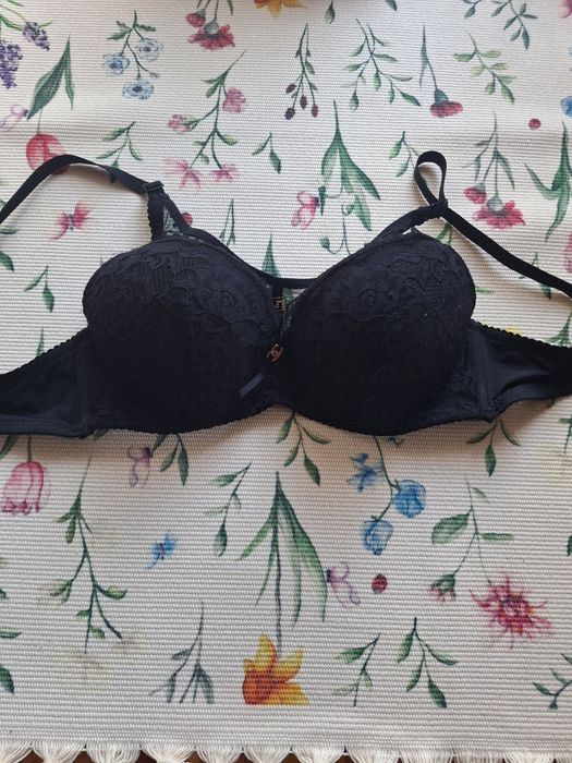 Biustonosz czarny koronka