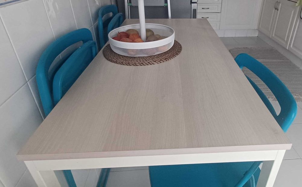Mesa de cozinha e/ou secretária