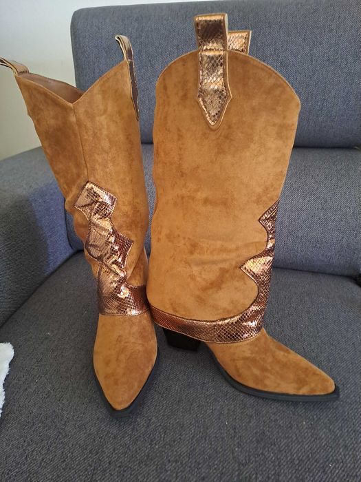 Botas altas novas